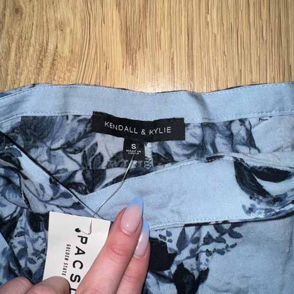 Pacsun flowy floral shorts - Picture 2 of 2